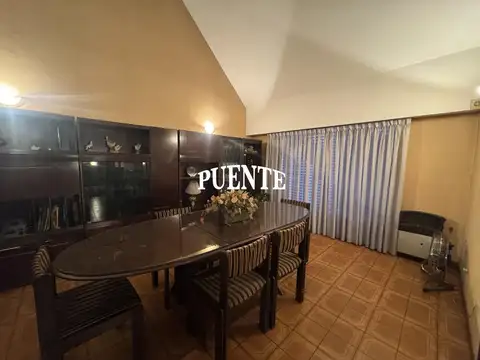 Casa en Venta con 3 cocheras