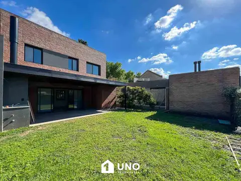 Nazca y Alvarez Condarco - Casa de 3 Dormitorios.