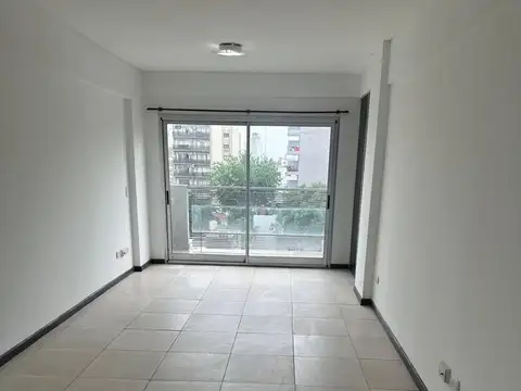 VENTA MONOAMBIENTE FLORES CON BALCÓN - SUM