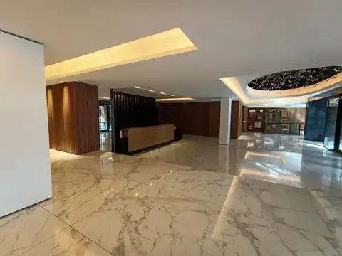 Departamento de dos ambientes a la calle con cochera