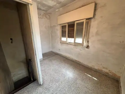 Casa 5 ambientes con 1 baño