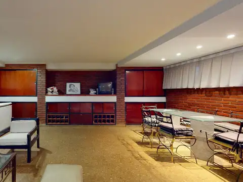 Casa 7 ambientes con 5 baños