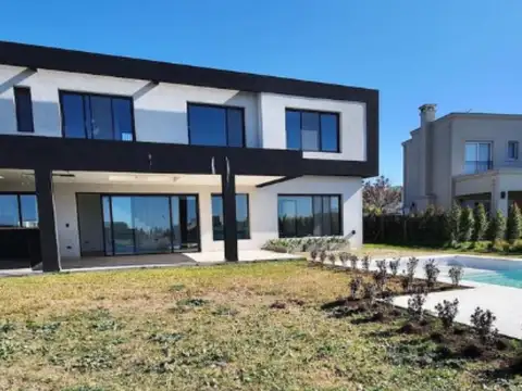 Casa-Venta-Alquiler Anual-Barrio San Matías-Escobar