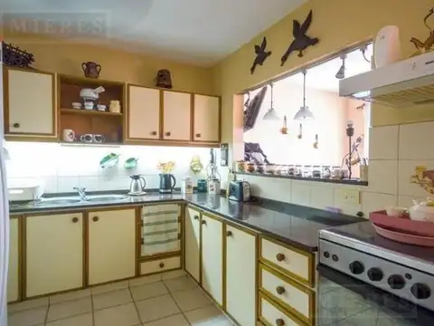 Casa en Venta con 3 cocheras