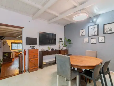 Casa 5 ambientes con 2 baños