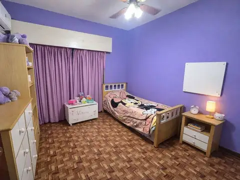 VENTA CASA 7 AMBIENTES, COCHERA Y PARQUE, BERNAL