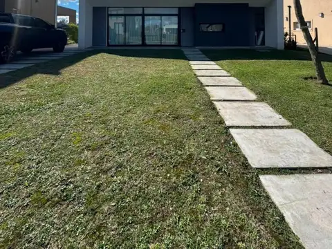 Casa en Alquiler  en  San Pablo 4 ambientes
