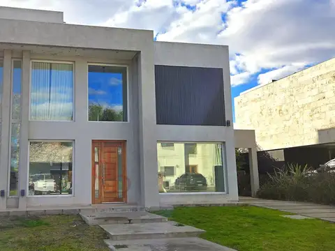 Casa en Alquiler de 3 dormitorios