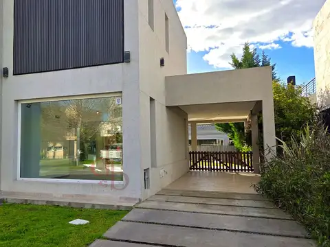 Casa en Alquiler de 3 dormitorios