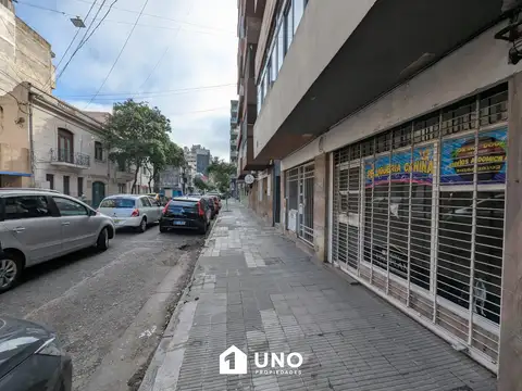 Italia  y 9 de Julio - Local. 