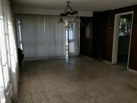 Casa 5 ambientes con 1 baño