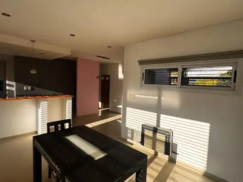 Casa en Alquiler con 1 cochera