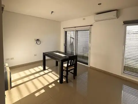 Casa en Alquiler en Ringuelet, $ 900.000