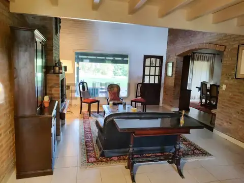Casa 6 ambientes con 4 baños