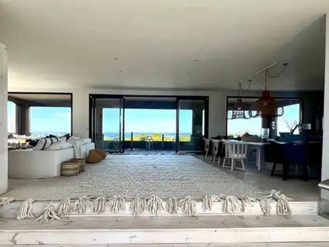 Casa 10 ambientes con 4 baños