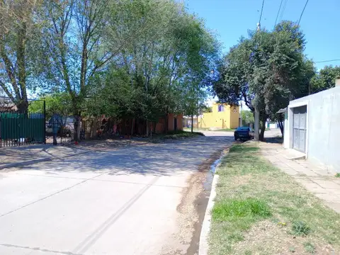 Se vende lote 640m2 con mejoras 97m2 cub. apto pb+2p o 2uni.