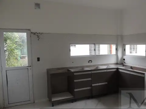 SE VENDE CASA EN PQUE. LELOIR / UDAONDO A ESTRENAR