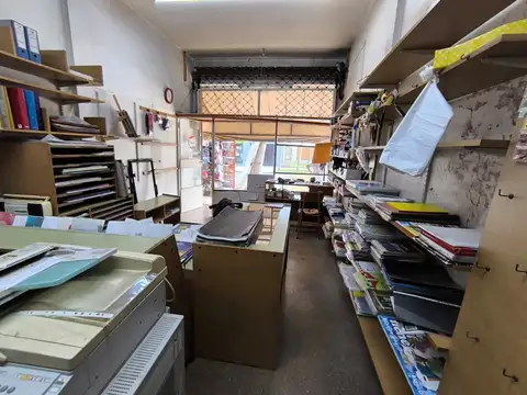 Alquiler Local - Vte. Lopez - en Calle Comercial - Sin Expensas