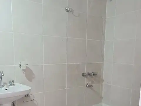 Depto Tipo Casa en Alquiler en Caseros, $ 395.000