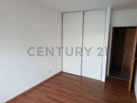 Departamento en Alquiler en Bernal, $ 800.000