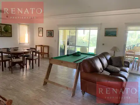 Casa 4 ambientes con 2 baños