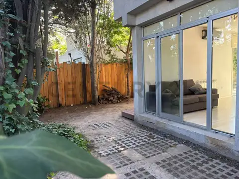 Casa en Alquiler con 1 cochera
