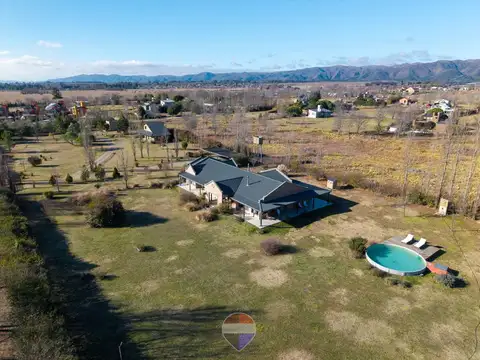 Venta casona estilo campo + 2da casa en reartes