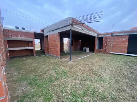 Casa 5 ambientes con 2 baños