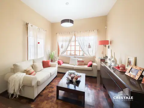 Casa en Venta con 3 cocheras