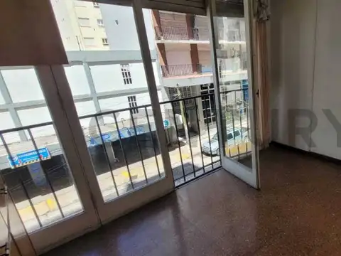 Falucho 1800, Piso 2