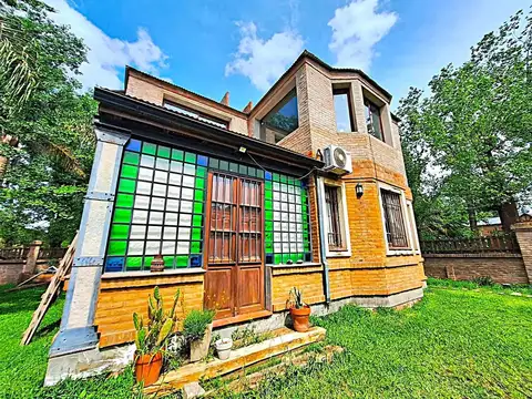 Casa en Venta con 2 cocheras