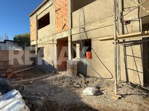 Depto Tipo Casa en Venta con 1 cocheras