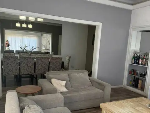 Casa 5 ambientes con 3 baños