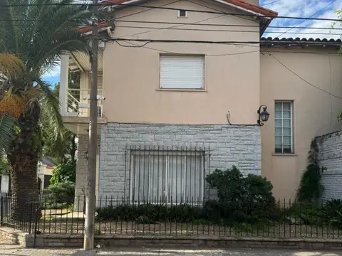 José Mármol al 400. Venta casa