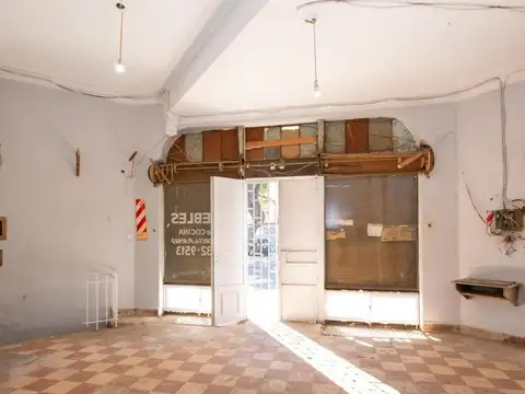 Muy buen Local en ochava RECICLADO