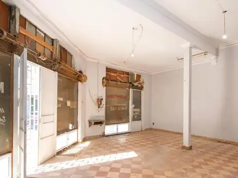 Muy buen Local en ochava RECICLADO