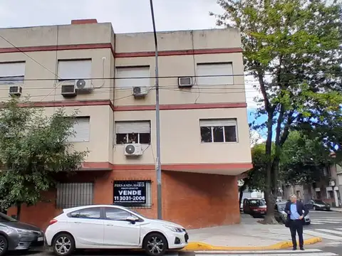 Departamento 3 ambientes con patio en alquiler en Iriarte al 1500 Barracas CABA