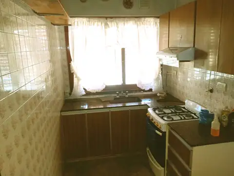 CASA DE 4 AMBIENTES CON 3 HABITACIONES, COCHERA , PARRILLA Y TERRAZA. PARAGUAY 475 AVELLANEDA