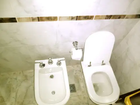 CASA DE 4 AMBIENTES CON 3 HABITACIONES, COCHERA , PARRILLA Y TERRAZA. PARAGUAY 475 AVELLANEDA