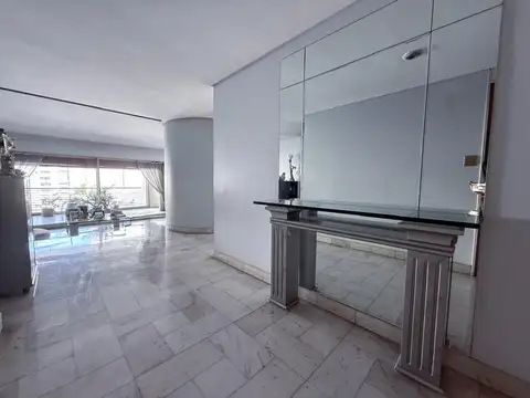 VENTA PISO DE CATEGORIA - 6 AMBIENTES EN FLORES