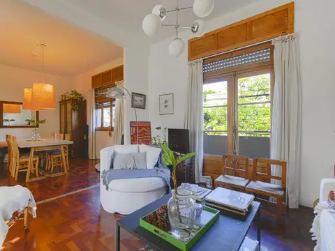 VENTA PH 1 PISO POR ESCALERA. 4 AMBIENTES. BALCON Y TERRAZA, CHACARITA