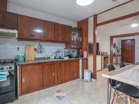 Casa 8 ambientes con 3 baños