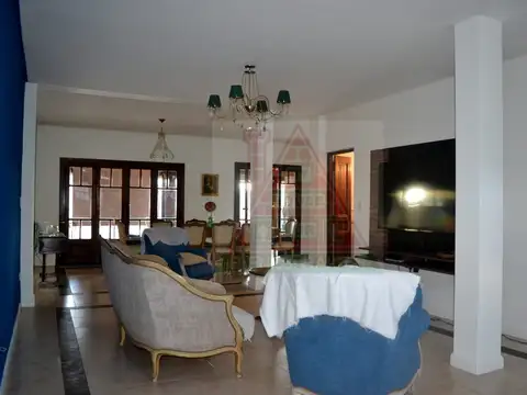 Casa 6 ambientes con 4 baños