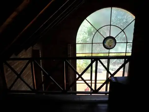 Encantadora Casa con entorno de Bosque a orillas del Arroyo - Ing. Maschwitz - Escobar