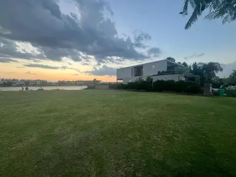 Calle Marcos Paz 2800