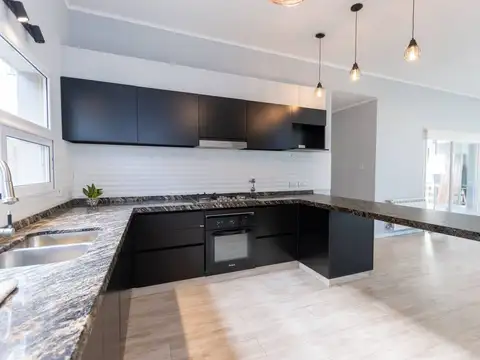 CASA EN VENTA 3 DORMITORIOS AIRES DEL LLANO