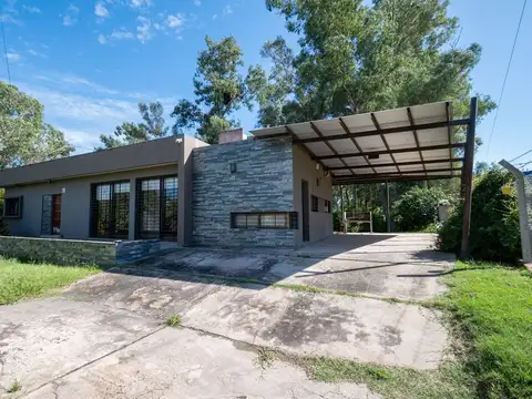 Casa en Venta con 3 cocheras