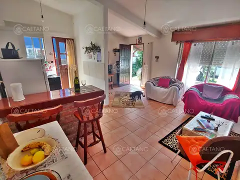 Casa 4 ambientes con 2 baños