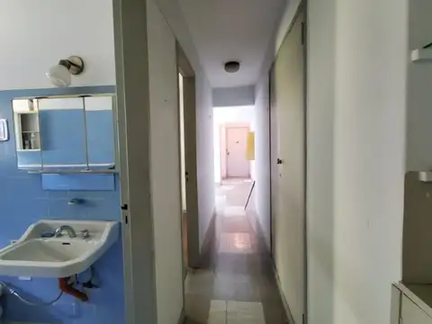 excelente depato a reciclar en edificio en block