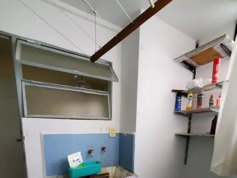 excelente depato a reciclar en edificio en block